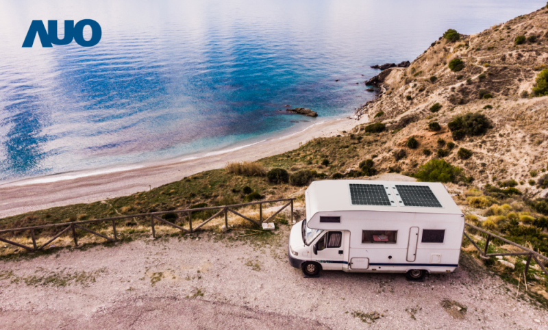 「可撓輕量化太陽光電板SunCurva」使用輕量特殊耐候型複合板取代傳統太陽能板的玻璃前板，不僅降低70%重量，每米平方僅3Kg；具有抗衝擊性能及通過電磁相容性測試，可應用於交通運輸工具，如露營車、遊艇等